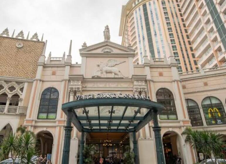 استودیوی استاندارد, Morgan Suites Executive Residences