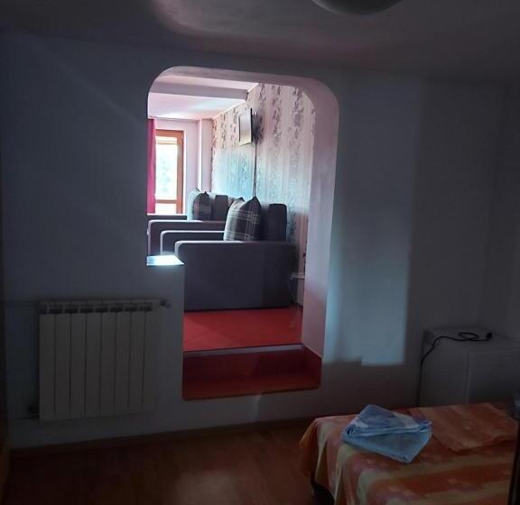 패밀리 룸, Motanul Galanton