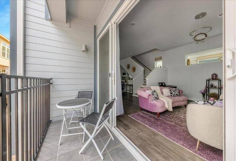 패밀리 룸, Azaliah Luxe Connection