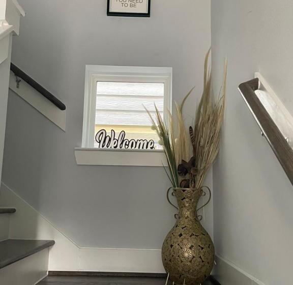 패밀리 룸, Azaliah Luxe Connection