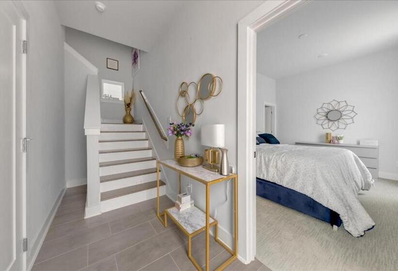 패밀리 룸, Azaliah Luxe Connection