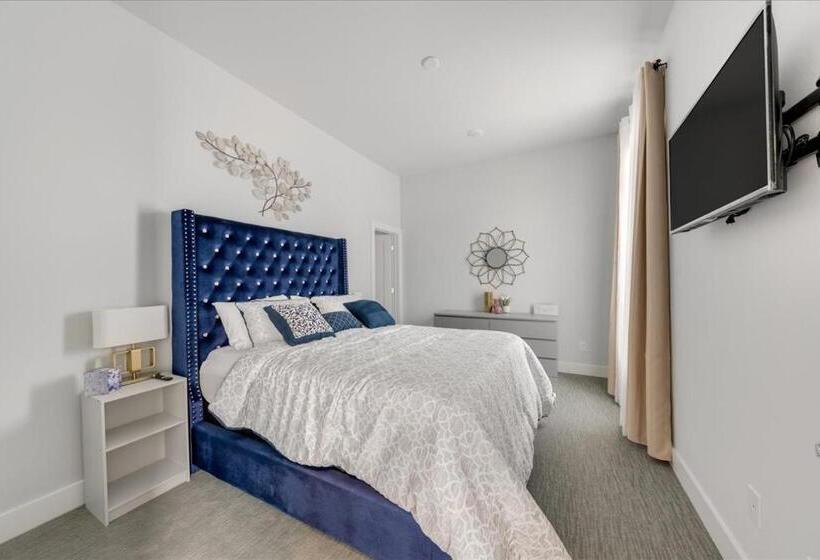 패밀리 룸, Azaliah Luxe Connection