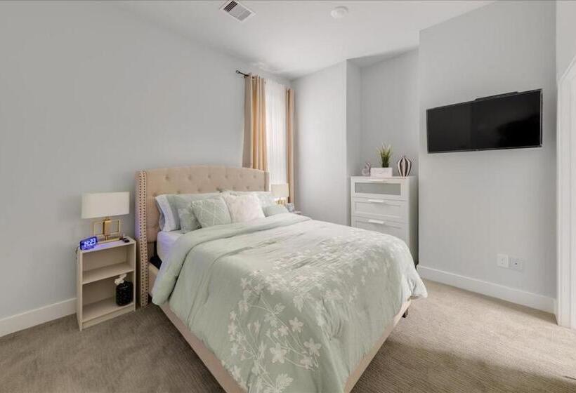 패밀리 룸, Azaliah Luxe Connection