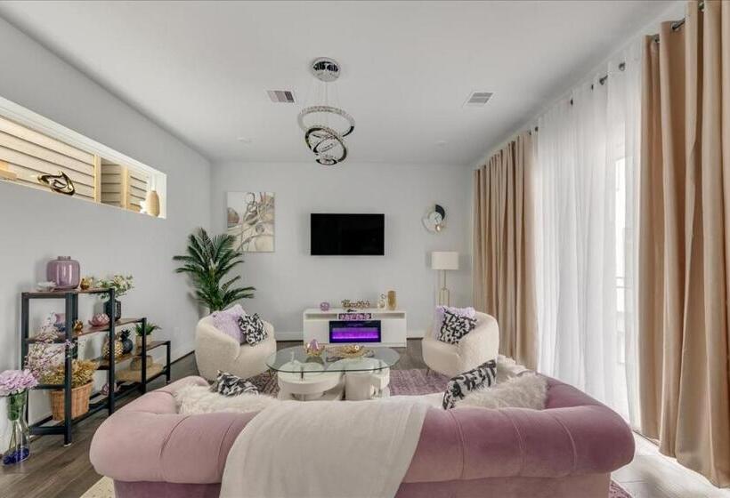 패밀리 룸, Azaliah Luxe Connection