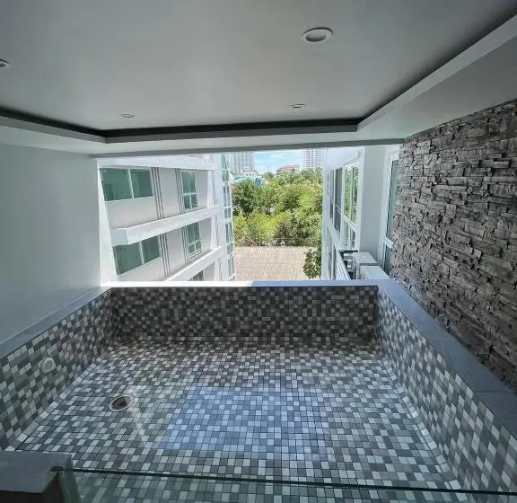 Sviitti Uima-allas, Deco Pattaya Hotel North Pattaya