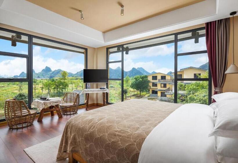 带特大床的豪华房间, Guilin Village Creek Inn  Free Shuttle Bus To Train Railway Station Over 3 Nights One Way