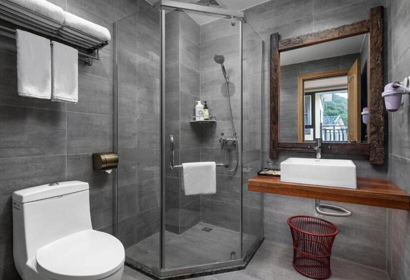 マウンテンビューデラックスルーム, Guilin Village Creek Inn  Free Shuttle Bus To Train Railway Station Over 3 Nights One Way