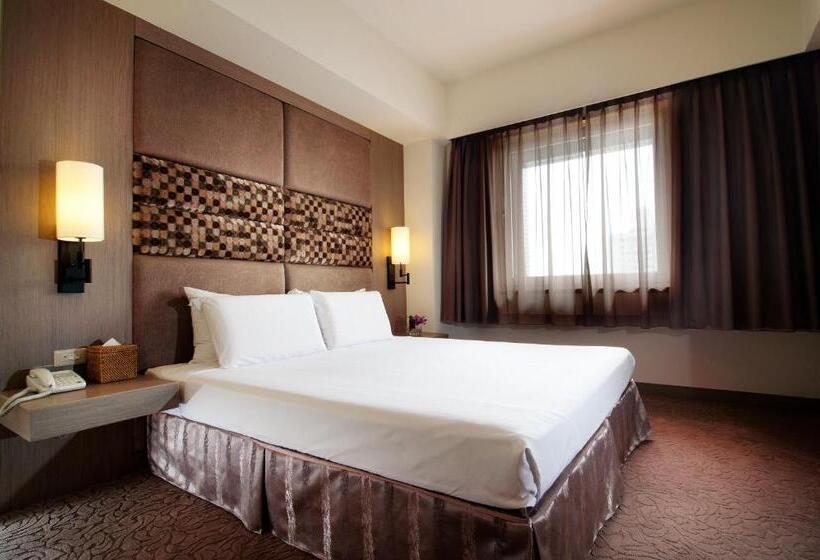 سوییت لوکس, Howard Civil Service International House