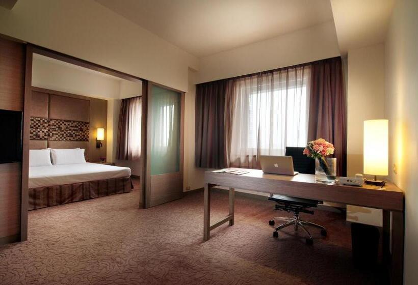 سوییت لوکس, Howard Civil Service International House