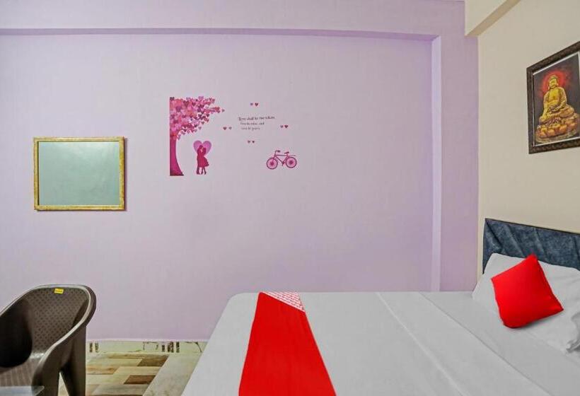 トリプルクラシックルーム, Oyo Flagship Moon Star Residency