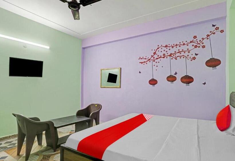 トリプルクラシックルーム, Oyo Flagship Moon Star Residency