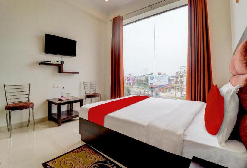 트리플 클래식 룸, Oyo Flagship R1 Home Stay