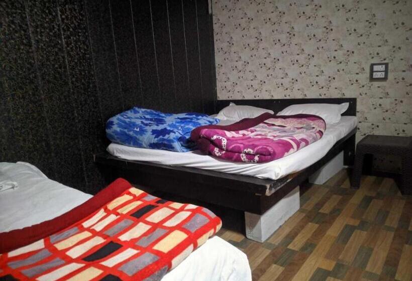 اتاق کلاسیک سه تخته, Oyo Nature Nest Camp And Cottage