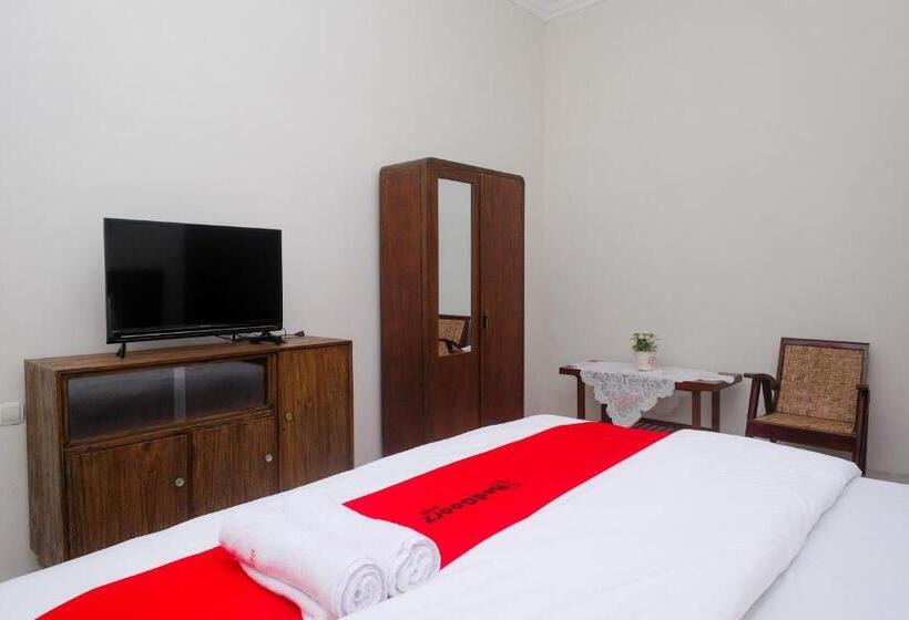 Номер Deluxe, Reddoorz Syariah Near Stasiun Klaten