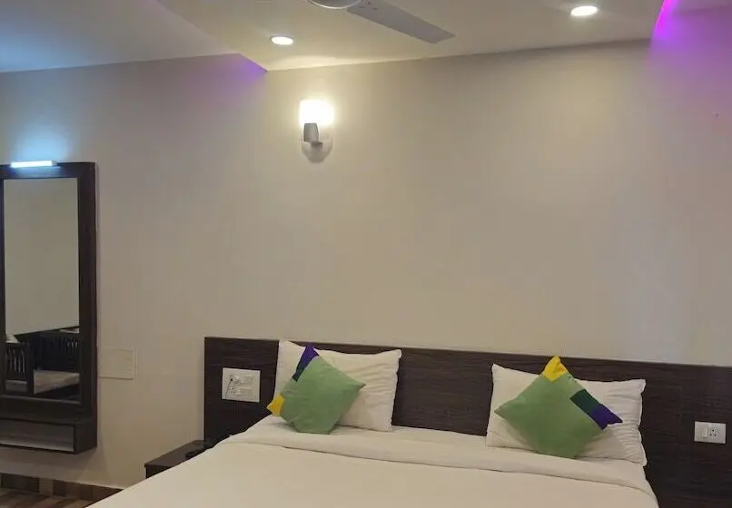 デラックスルーム, Treebo Elite Plaza, 700 Mtrs From Madikeri Fort