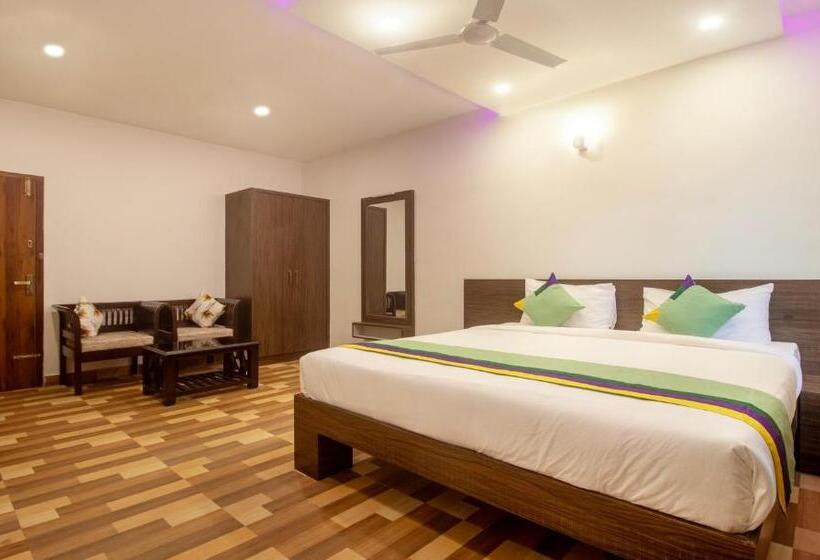 Номер Deluxe, Treebo Elite Plaza, 700 Mtrs From Madikeri Fort