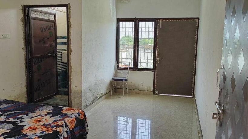 三人经典房间, Oyo 81347 Amantran Hotel And Restaurant