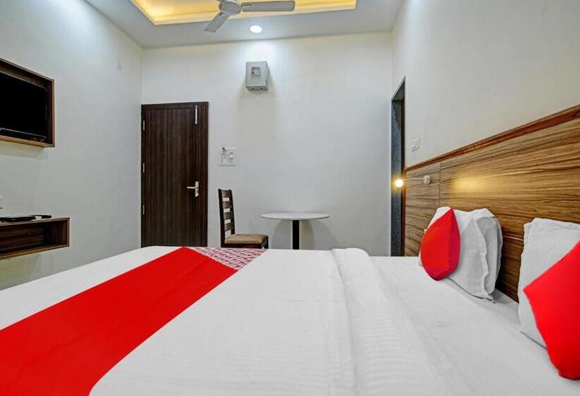 Triple Classic Room, Oyo Flagship 81249 Hotel Shree