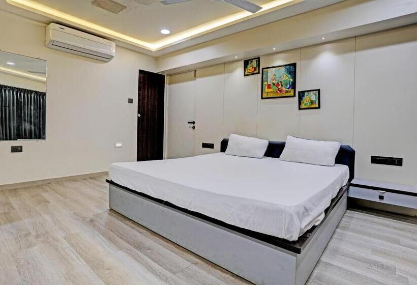 Трехместный Номер Классика, Oyo Hotel R One