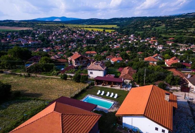 Дом 3 Спальни, етно комплекс поп грую бански