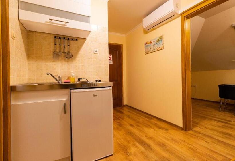 شقة غرفتين, Szelidi Apartmanok