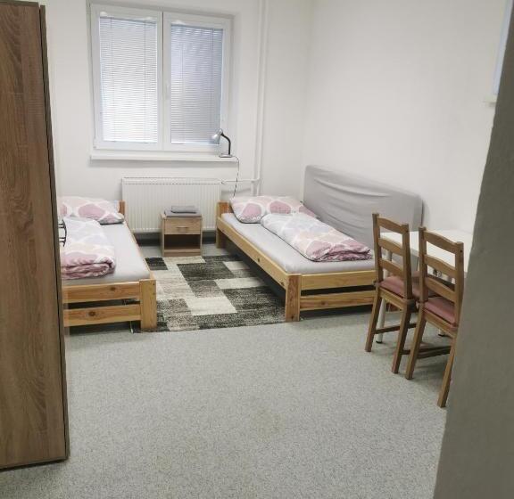 Pokój Ekonomiczny, Living Bratislava &mlynské Nivy& Bus Station