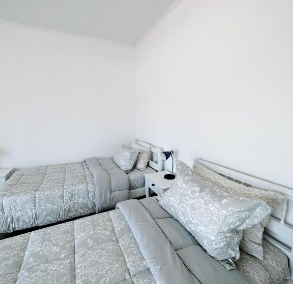 اتاق استاندارد چهار تخته, Hostal Muvi