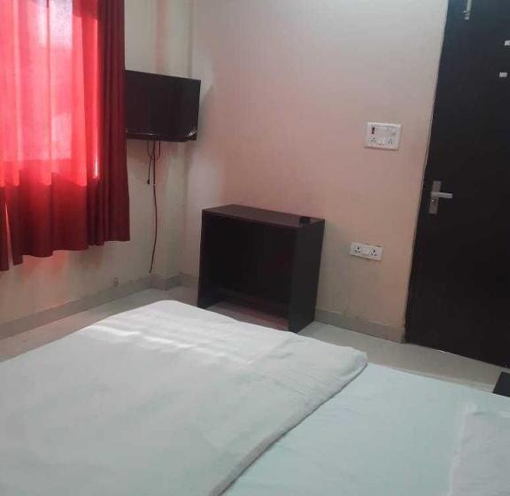 חדר קלאסי לשלושה, Oyo 80831b The Royal Galaxy