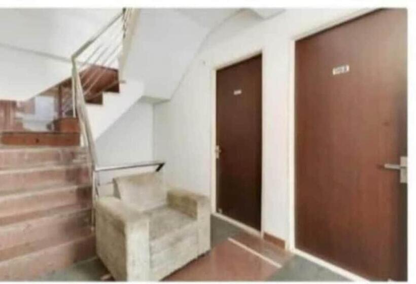 חדר קלאסי לשלושה, Oyo 80831b The Royal Galaxy