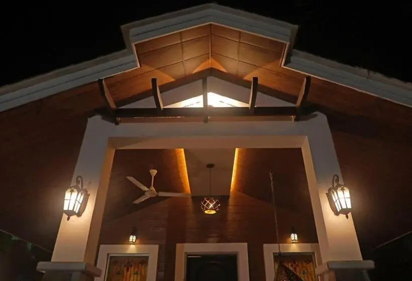 デラックスルーム, Siddhant Hill Resort