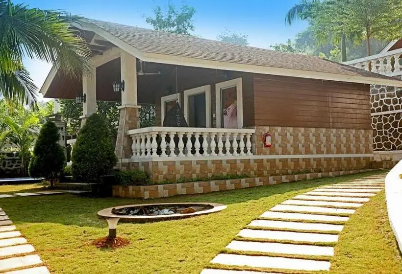 デラックスルーム, Siddhant Hill Resort