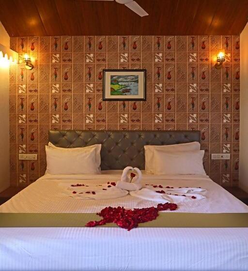 סוויטה עם בריכה, Siddhant Hill Resort