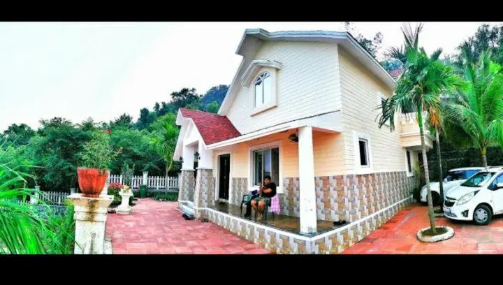 スタンダードトリプルルーム, Siddhant Hill Resort