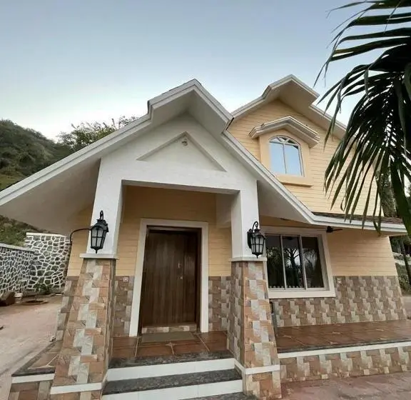 スタンダードトリプルルーム, Siddhant Hill Resort