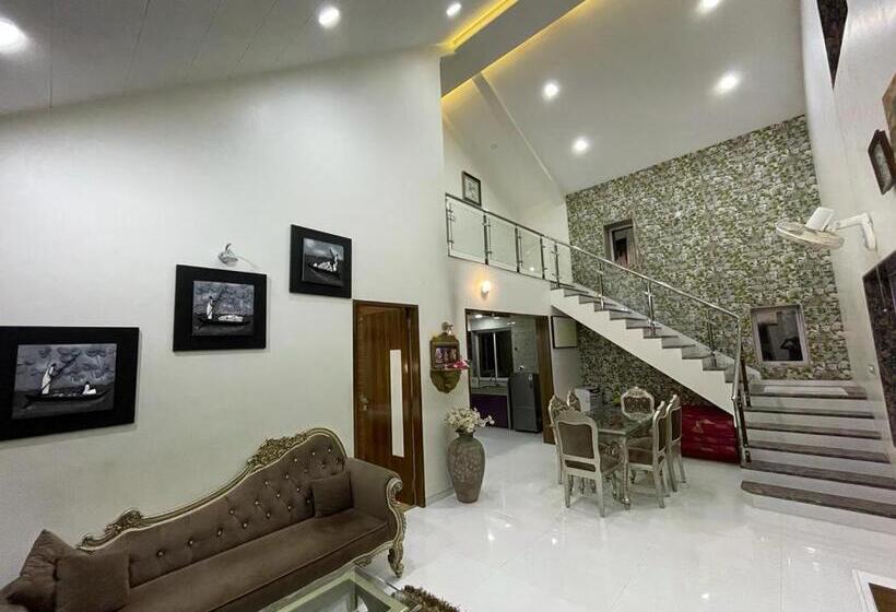 חדר סטנדרט לשלושה, Siddhant Hill Resort