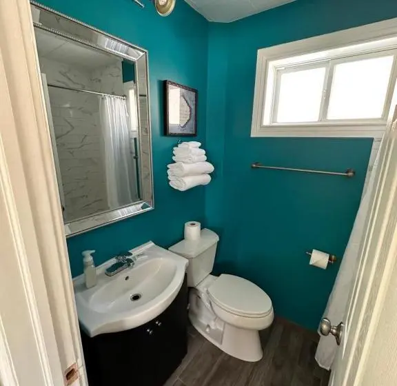 Deluxe-studio, Pinecrest Motel