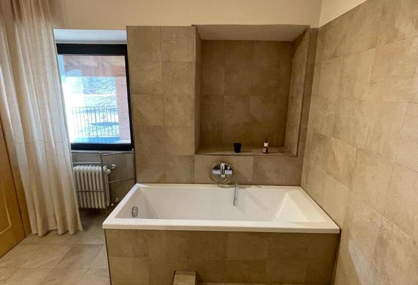 家庭间, Cameloth B&b