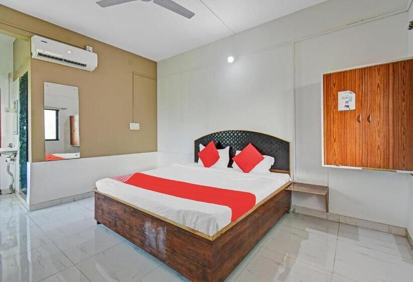 트리플 클래식 룸, Collection O Blue House Resort