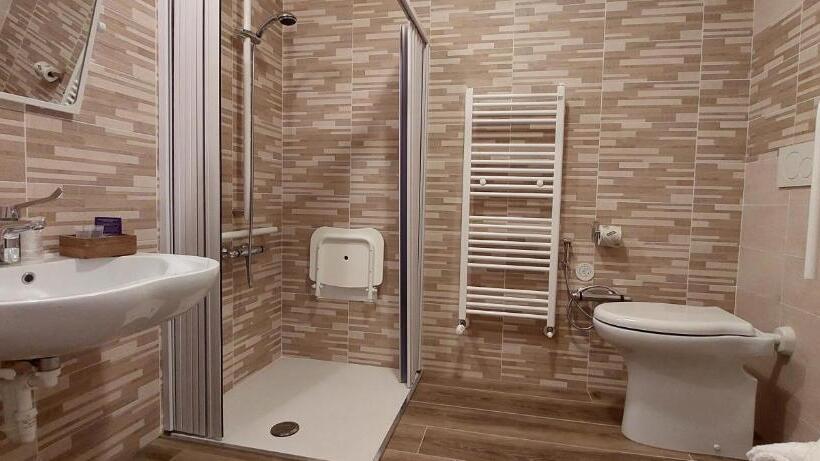 غرفة قياسية لذوى الاحتياجات الخاصة, Locanda Della Luna