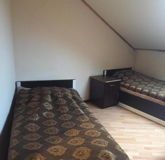 Economy Quadruple Room, Seven