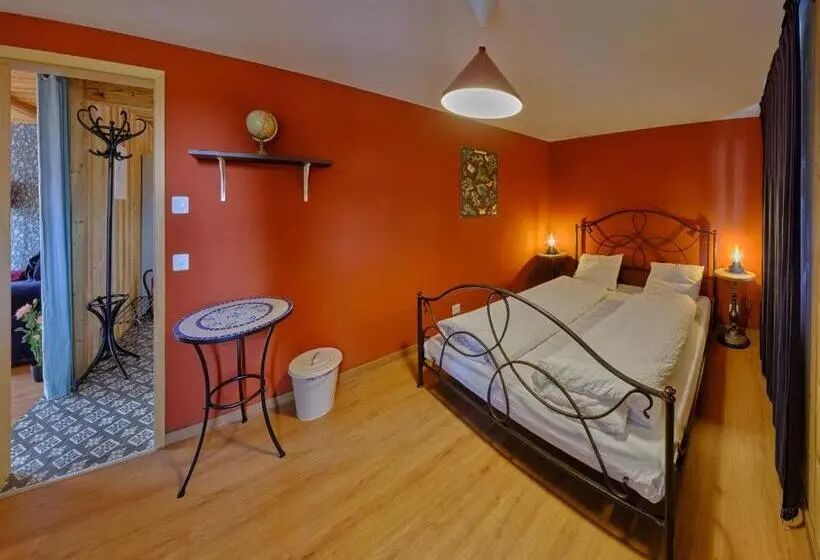 スタンダードルーム, Uelis Stöckli Gästezimmer Auf Belebtem Bauernhof Mit Hotpot Und Alpakatrekking