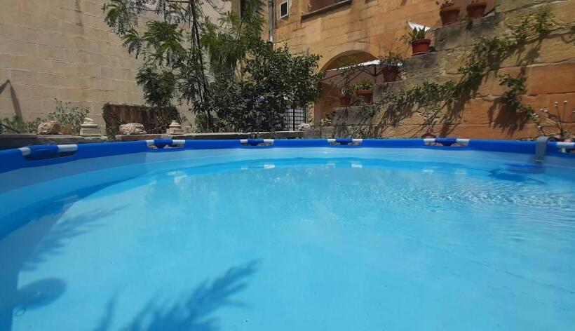 اتاق لوکس با بالکن, Il Giardino Segreto One Room Only B&b