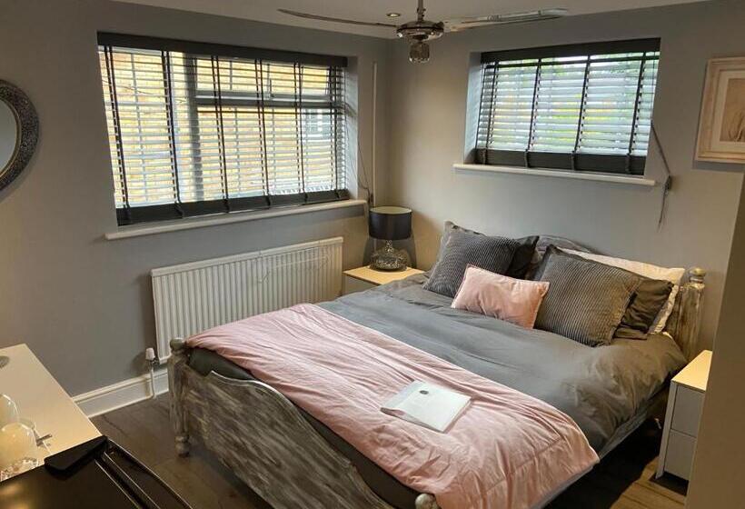 デラックスルーム, Wisteria House Perfect For Contractors & Business