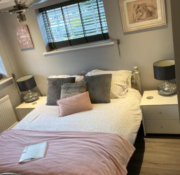 デラックスルーム, Wisteria House Perfect For Contractors & Business