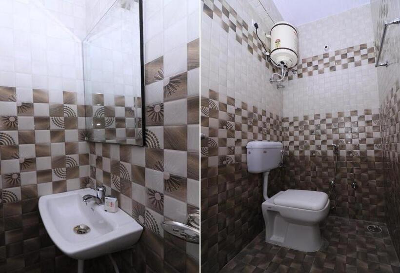 Pokój Trzyosobowy Klasyczny, Collection O Deepak Hotel And Restaurant