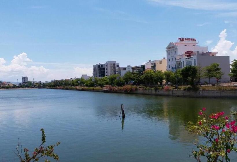 Triple Room Sea View, Red