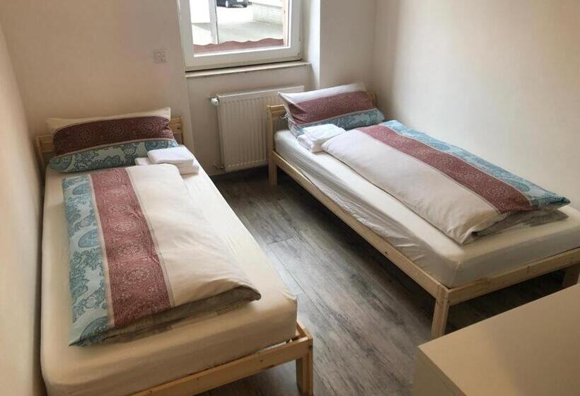 Номер Basic, Haselnuss