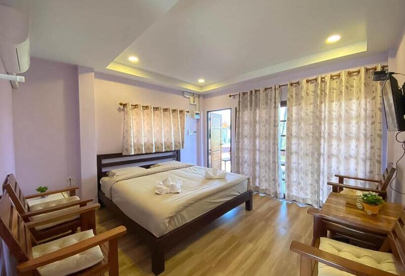 Номер Deluxe, Pranpalun ปราณปาลัน