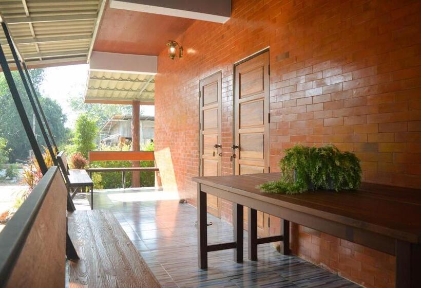 חדר דלוקס, Pranpalun ปราณปาลัน