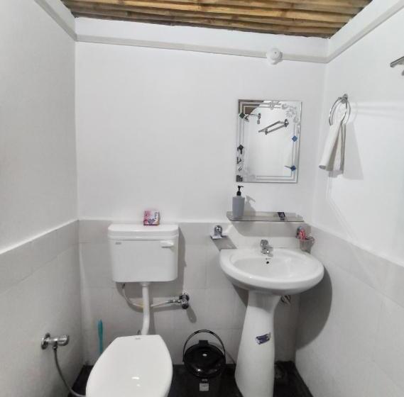 디럭스 룸, Vedic Vibes Resort